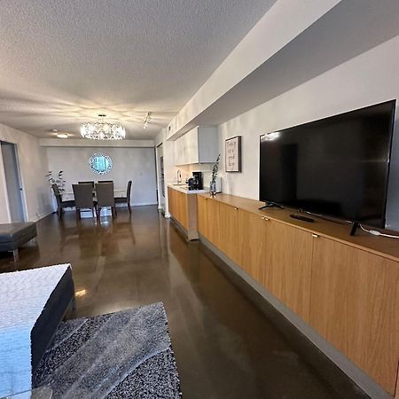Toronto Downtown Luxurious Stylish 3 Bedroom 3 Bath 2 Balconies Near Rogers Centre Lakeview Condo Eksteriør billede