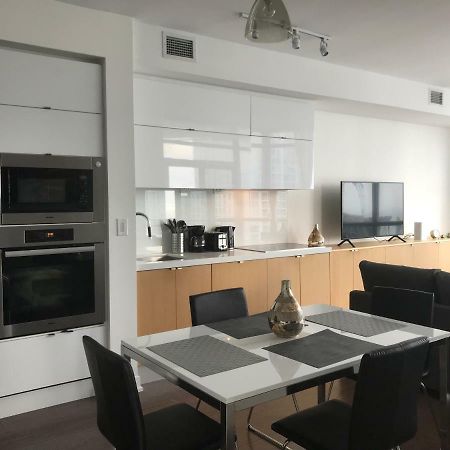 Toronto Downtown Luxurious Stylish 3 Bedroom 3 Bath 2 Balconies Near Rogers Centre Lakeview Condo Eksteriør billede