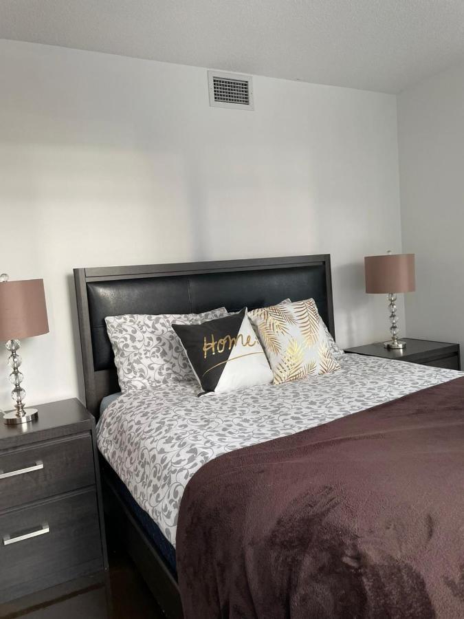 Toronto Downtown Luxurious Stylish 3 Bedroom 3 Bath 2 Balconies Near Rogers Centre Lakeview Condo Eksteriør billede