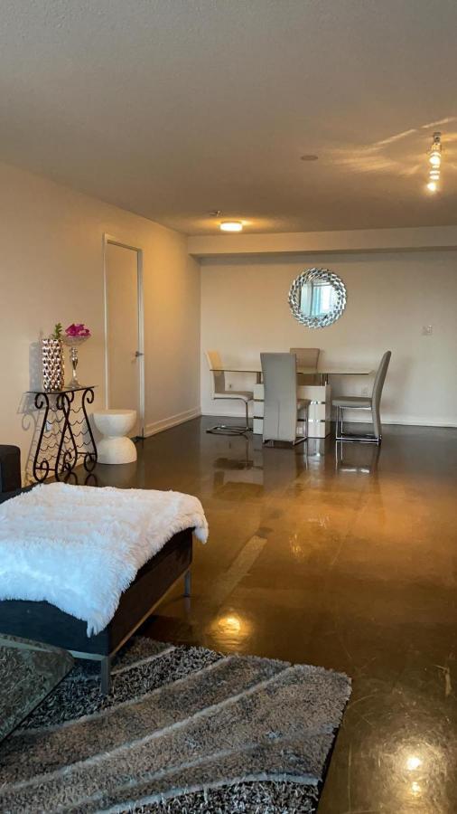 Toronto Downtown Luxurious Stylish 3 Bedroom 3 Bath 2 Balconies Near Rogers Centre Lakeview Condo Eksteriør billede