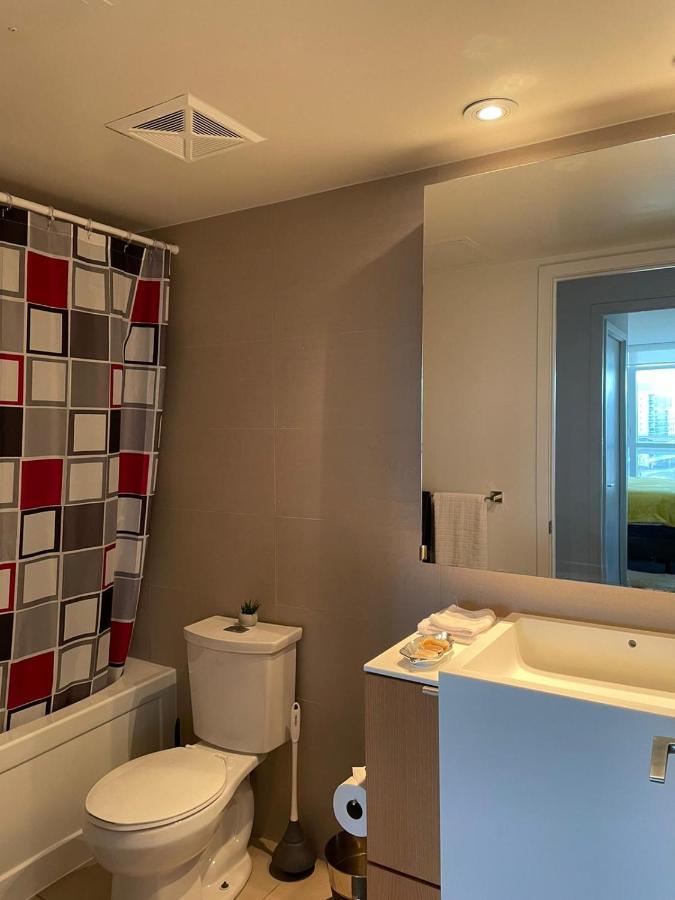 Toronto Downtown Luxurious Stylish 3 Bedroom 3 Bath 2 Balconies Near Rogers Centre Lakeview Condo Eksteriør billede