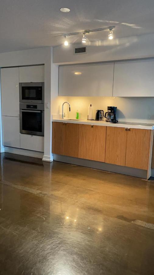 Toronto Downtown Luxurious Stylish 3 Bedroom 3 Bath 2 Balconies Near Rogers Centre Lakeview Condo Eksteriør billede