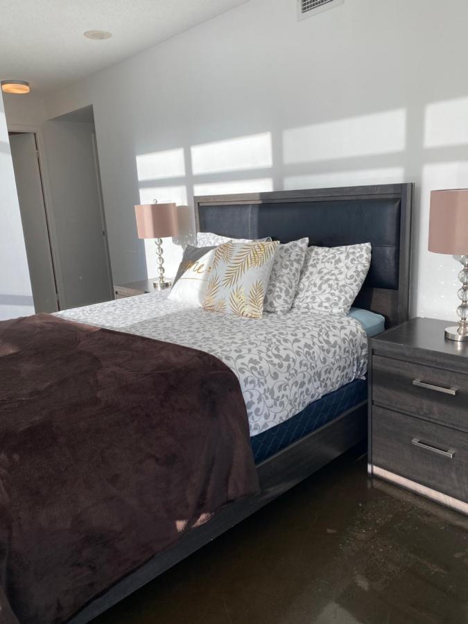 Toronto Downtown Luxurious Stylish 3 Bedroom 3 Bath 2 Balconies Near Rogers Centre Lakeview Condo Eksteriør billede