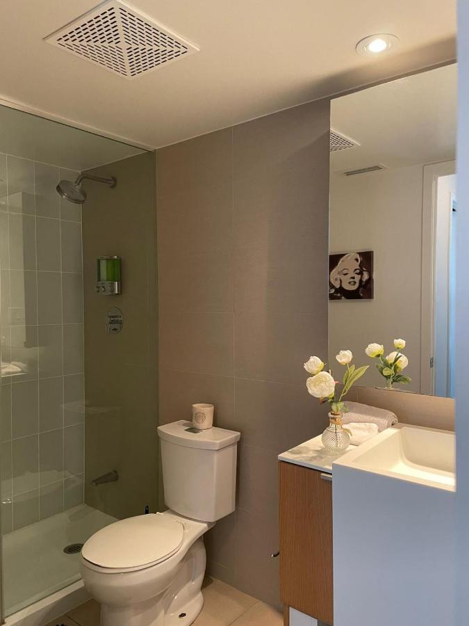 Toronto Downtown Luxurious Stylish 3 Bedroom 3 Bath 2 Balconies Near Rogers Centre Lakeview Condo Eksteriør billede
