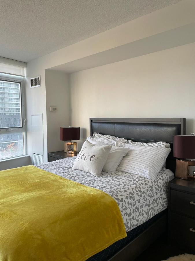 Toronto Downtown Luxurious Stylish 3 Bedroom 3 Bath 2 Balconies Near Rogers Centre Lakeview Condo Eksteriør billede