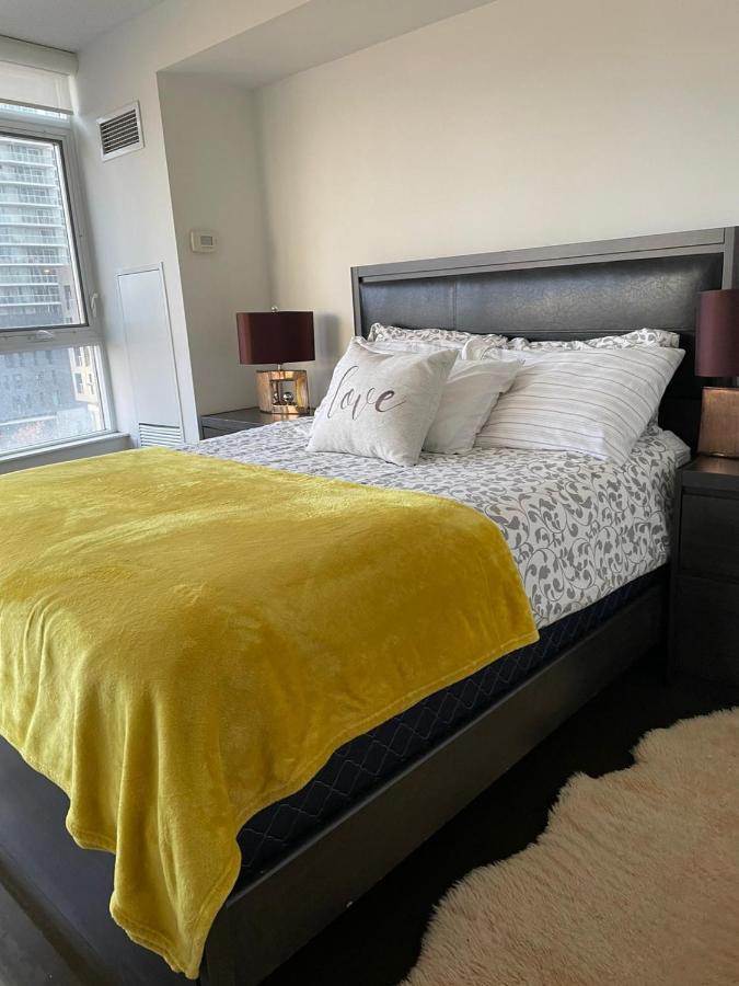 Toronto Downtown Luxurious Stylish 3 Bedroom 3 Bath 2 Balconies Near Rogers Centre Lakeview Condo Eksteriør billede