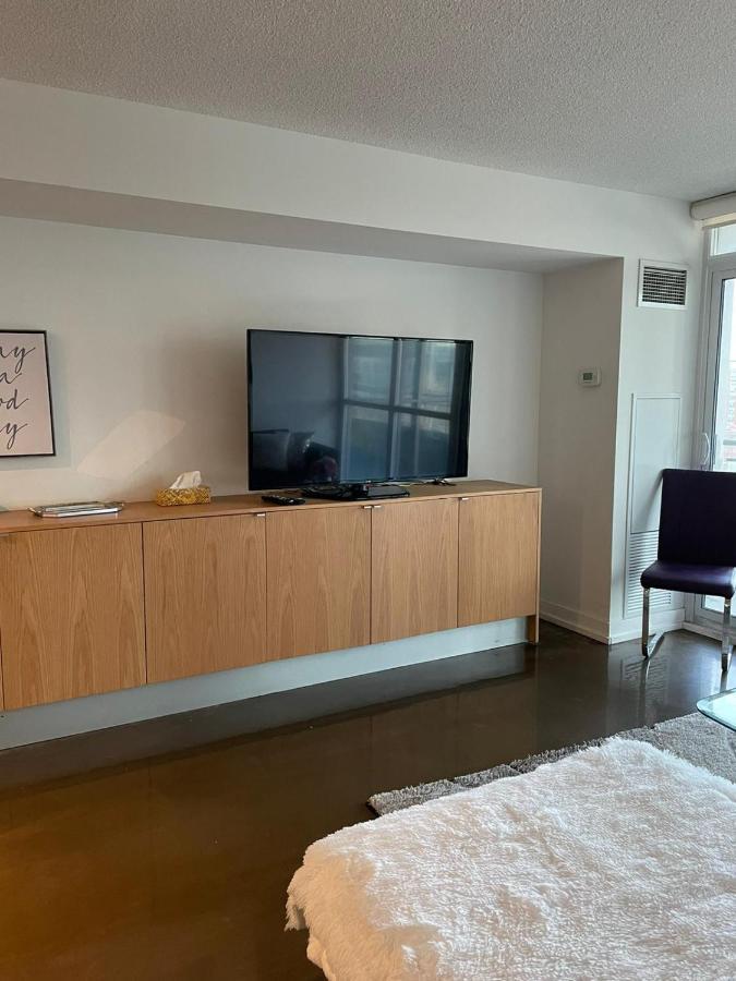 Toronto Downtown Luxurious Stylish 3 Bedroom 3 Bath 2 Balconies Near Rogers Centre Lakeview Condo Eksteriør billede