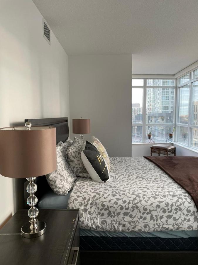 Toronto Downtown Luxurious Stylish 3 Bedroom 3 Bath 2 Balconies Near Rogers Centre Lakeview Condo Eksteriør billede