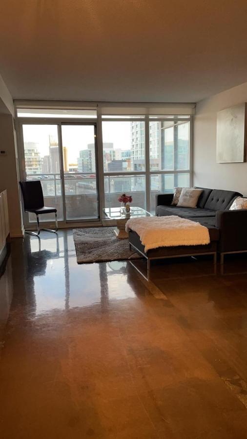 Toronto Downtown Luxurious Stylish 3 Bedroom 3 Bath 2 Balconies Near Rogers Centre Lakeview Condo Eksteriør billede