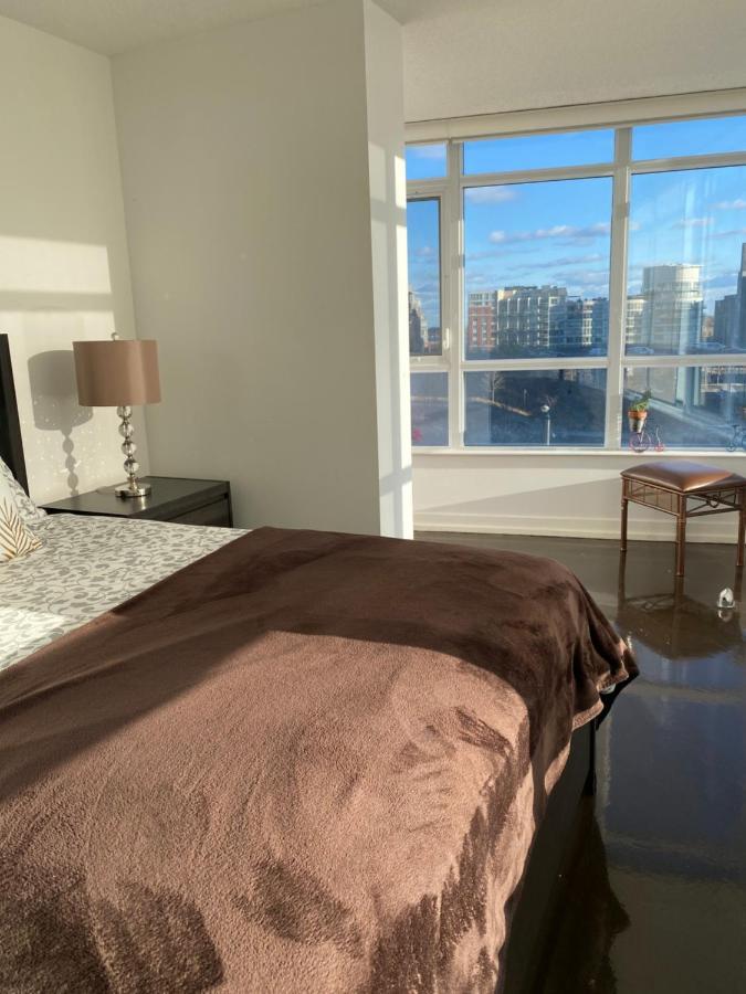 Toronto Downtown Luxurious Stylish 3 Bedroom 3 Bath 2 Balconies Near Rogers Centre Lakeview Condo Eksteriør billede