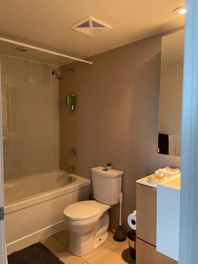 Toronto Downtown Luxurious Stylish 3 Bedroom 3 Bath 2 Balconies Near Rogers Centre Lakeview Condo Eksteriør billede
