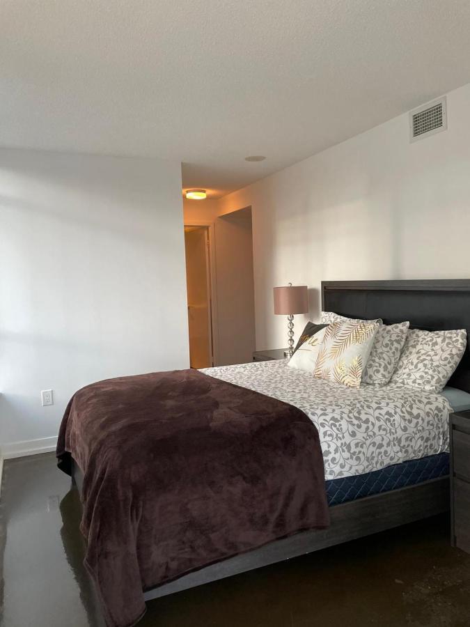 Toronto Downtown Luxurious Stylish 3 Bedroom 3 Bath 2 Balconies Near Rogers Centre Lakeview Condo Eksteriør billede