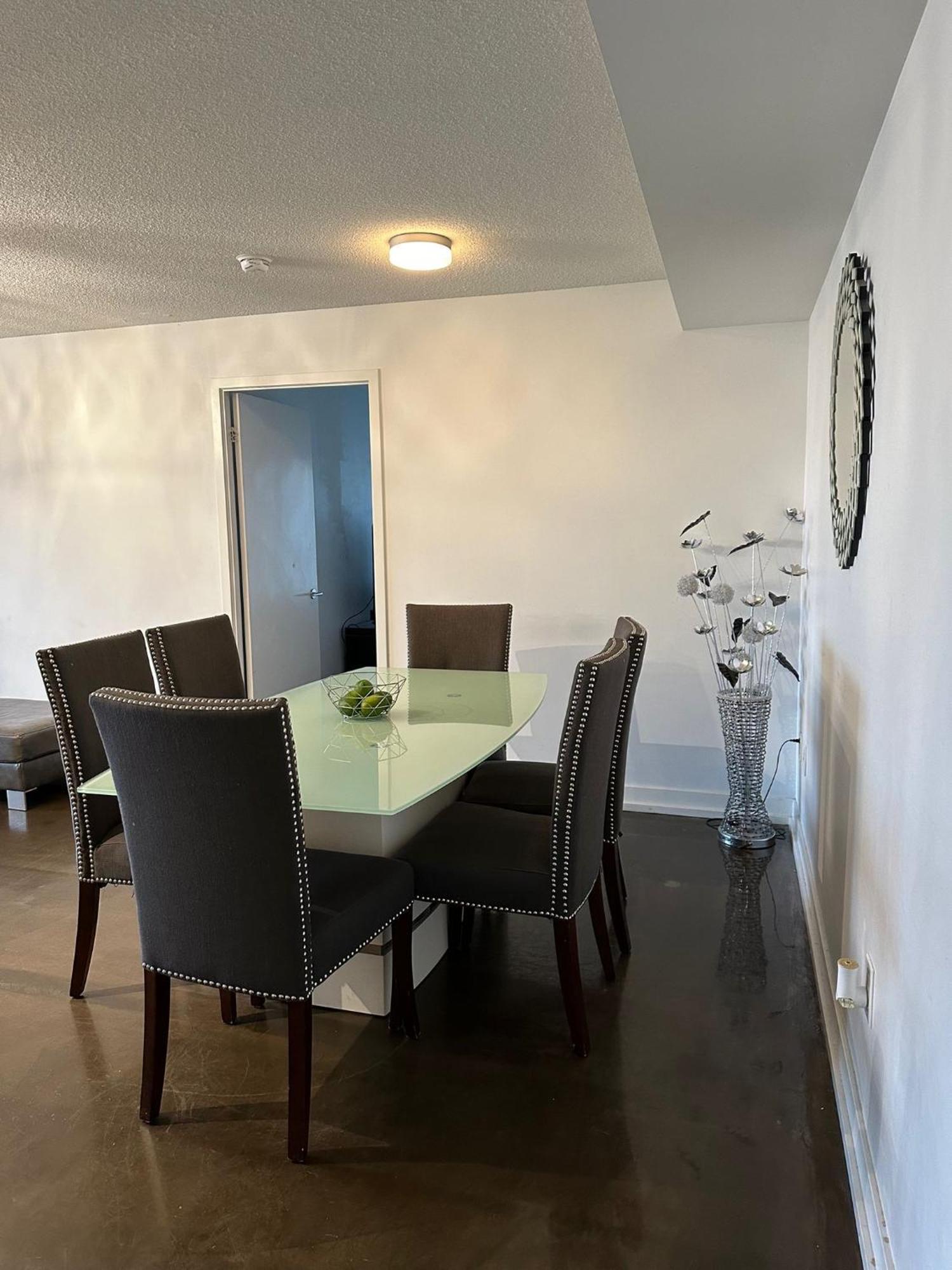 Toronto Downtown Luxurious Stylish 3 Bedroom 3 Bath 2 Balconies Near Rogers Centre Lakeview Condo Eksteriør billede